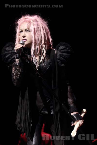 CINDY LAUPER - 2016-07-11 - PARIS - Grand Rex - 